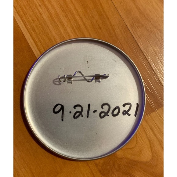 Collectable Disneyland first Visit Pin - Picture 2 of 2